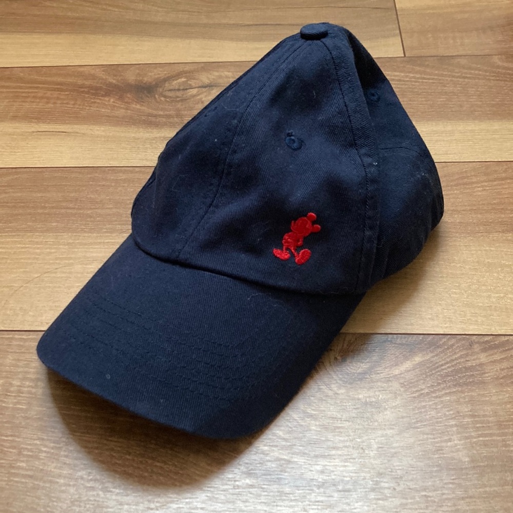 DISNEY PARKS navy minimalist basic navy cap.